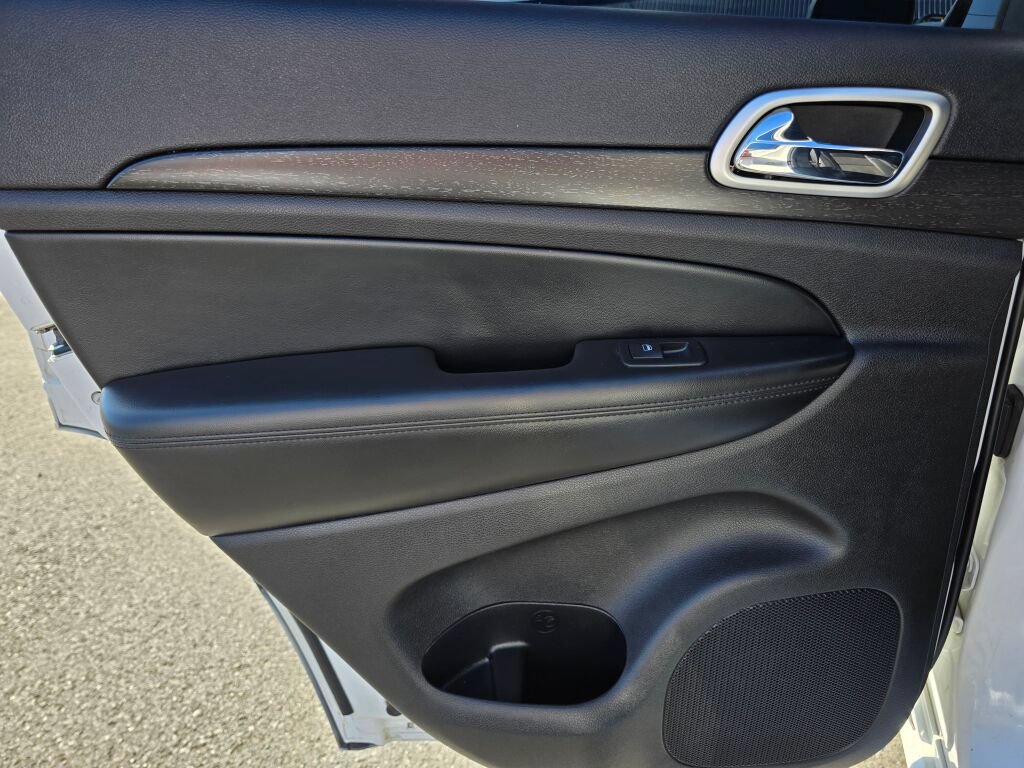 Used 2015 Jeep Grand Cherokee Altitude AWD/4WD image 18