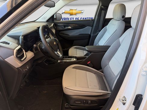 New 2026 Chevrolet TrailBlazer LT w/ Convenience Package FWD image 9