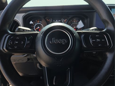 Used 2024 Jeep Gladiator Sport AWD/4WD image 19