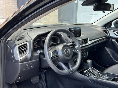 Used 2018 MAZDA MAZDA3 Sport FWD image 18