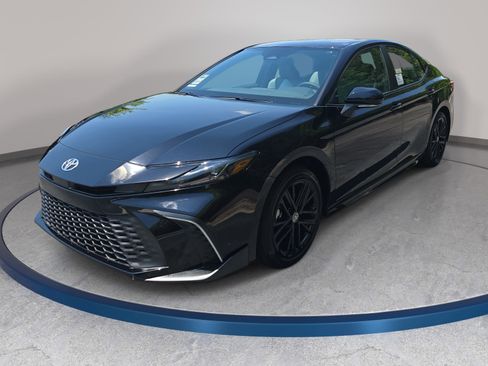 New 2026 Toyota Camry SE FWD image 1