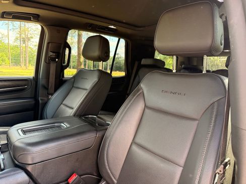 Used 2023 GMC Yukon Denali w/ LPO, Floor Liner Package AWD/4WD image 12