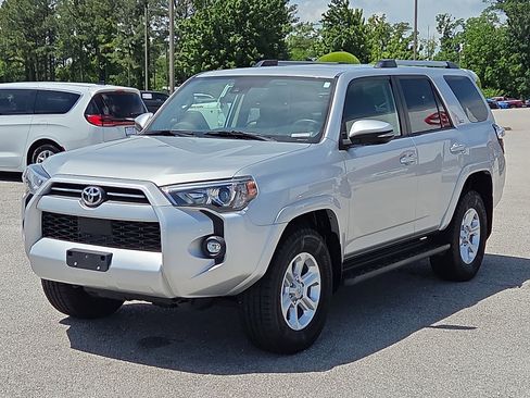 Used 2022 Toyota 4Runner SR5 Premium AWD/4WD image 2