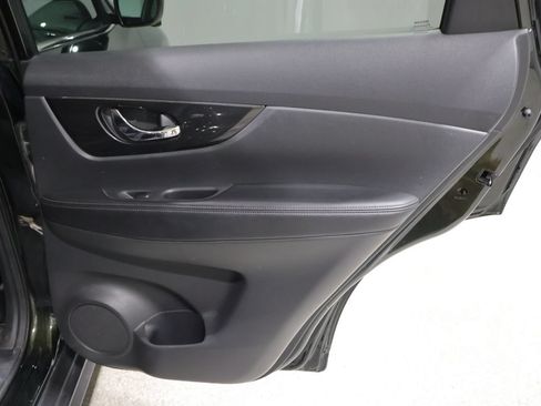 Used 2018 Nissan Rogue SV w/ Premium Package AWD/4WD image 21