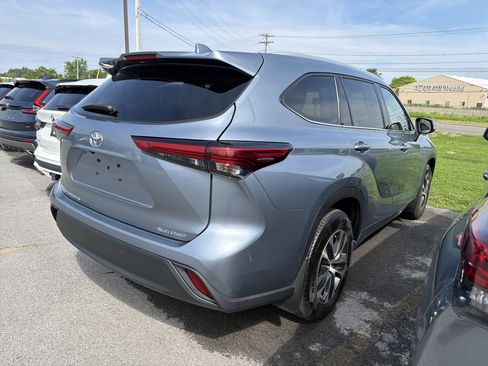 Used 2022 Toyota Highlander XLE AWD/4WD image 7