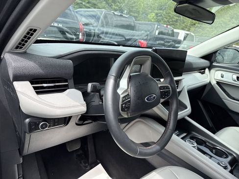 Used 2025 Ford Explorer Active w/ Active Comfort Package AWD/4WD image 9