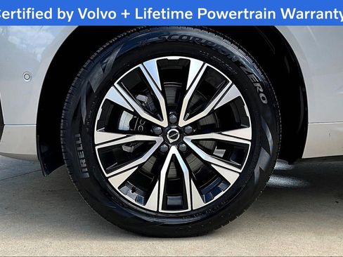 Used 2025 Volvo XC60 B5 Plus image 11