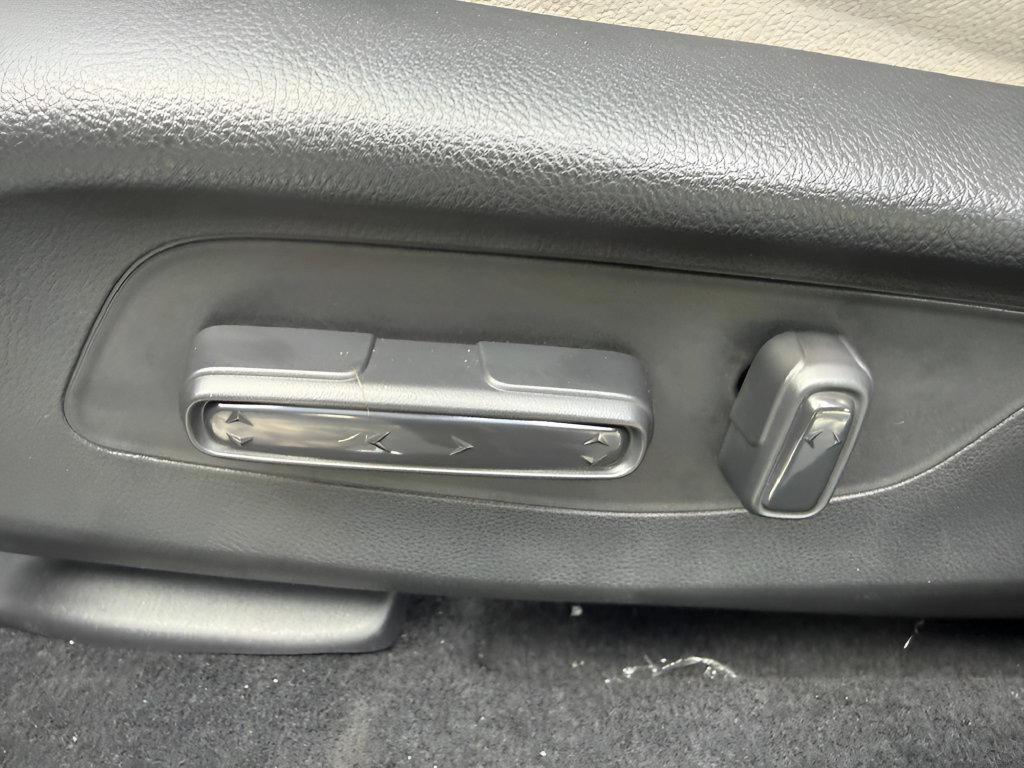 Used 2027 Honda HR-V EX-L image 10