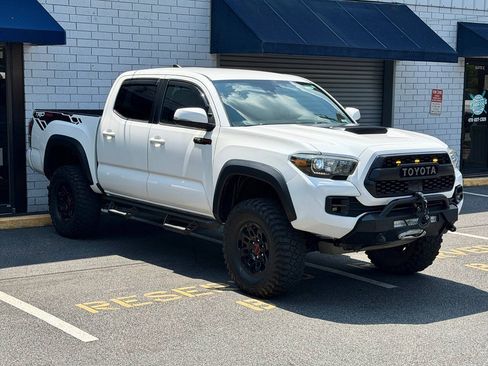 Used 2018 Toyota Tacoma TRD Pro AWD/4WD image 3