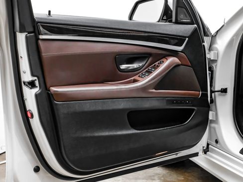 Used 2014 BMW 550i Sedan RWD image 34