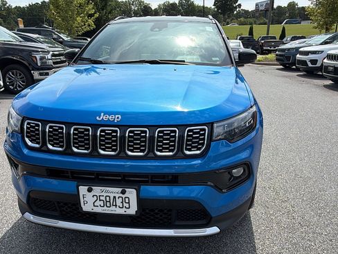 Used 2024 Jeep Compass Limited AWD/4WD image 3