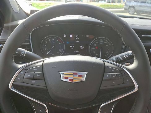 Used 2025 Cadillac XT5 Premium Luxury w/ Technology Package AWD/4WD image 9