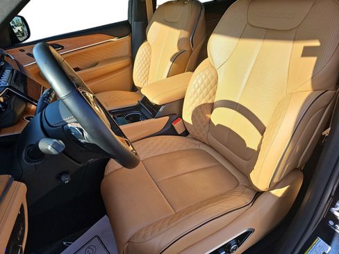 Used 2022 Jeep Grand Cherokee Summit AWD/4WD image 12