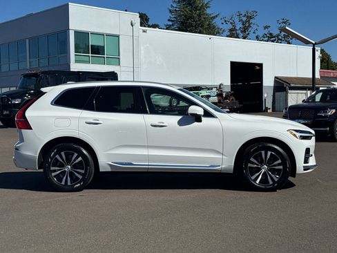 Used 2022 Volvo XC60 T8 Inscription Expression image 3