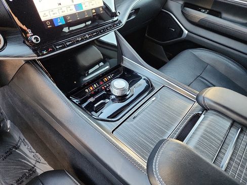 Used 2024 Jeep Wagoneer L Series II w/ Flexible Seating Group image 19