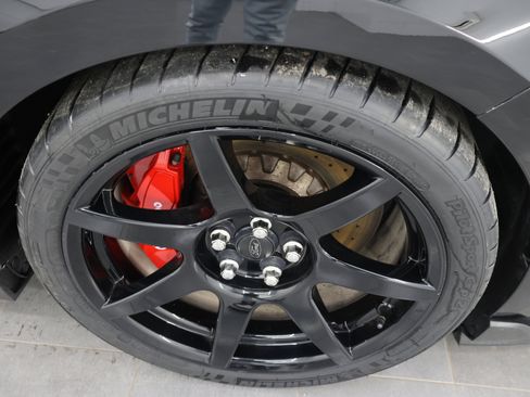 Used 2016 Ford Mustang Shelby GT350R w/ GT350R Equipment Group 920A RWD image 3