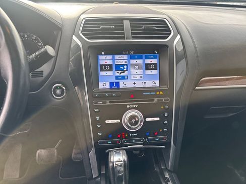Used 2017 Ford Explorer Platinum image 17