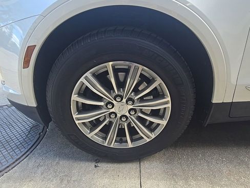 Used 2018 Cadillac XT5 Luxury w/ LPO, Wheel Lock Package image 9