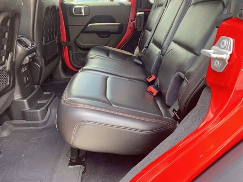 Used 2022 Jeep Wrangler Unlimited Rubicon w/ Cold Weather Group AWD/4WD image 18