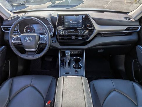 Used 2022 Toyota Highlander XLE image 29