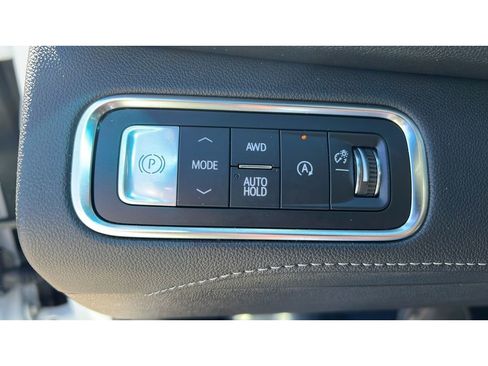 Certified 2025 Buick Enclave Sport Touring AWD/4WD image 23