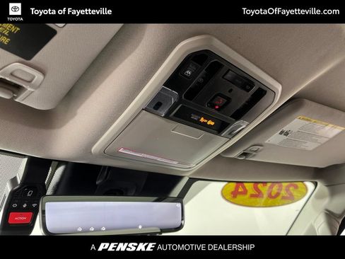 Used 2024 Toyota Tundra Limited AWD/4WD image 30