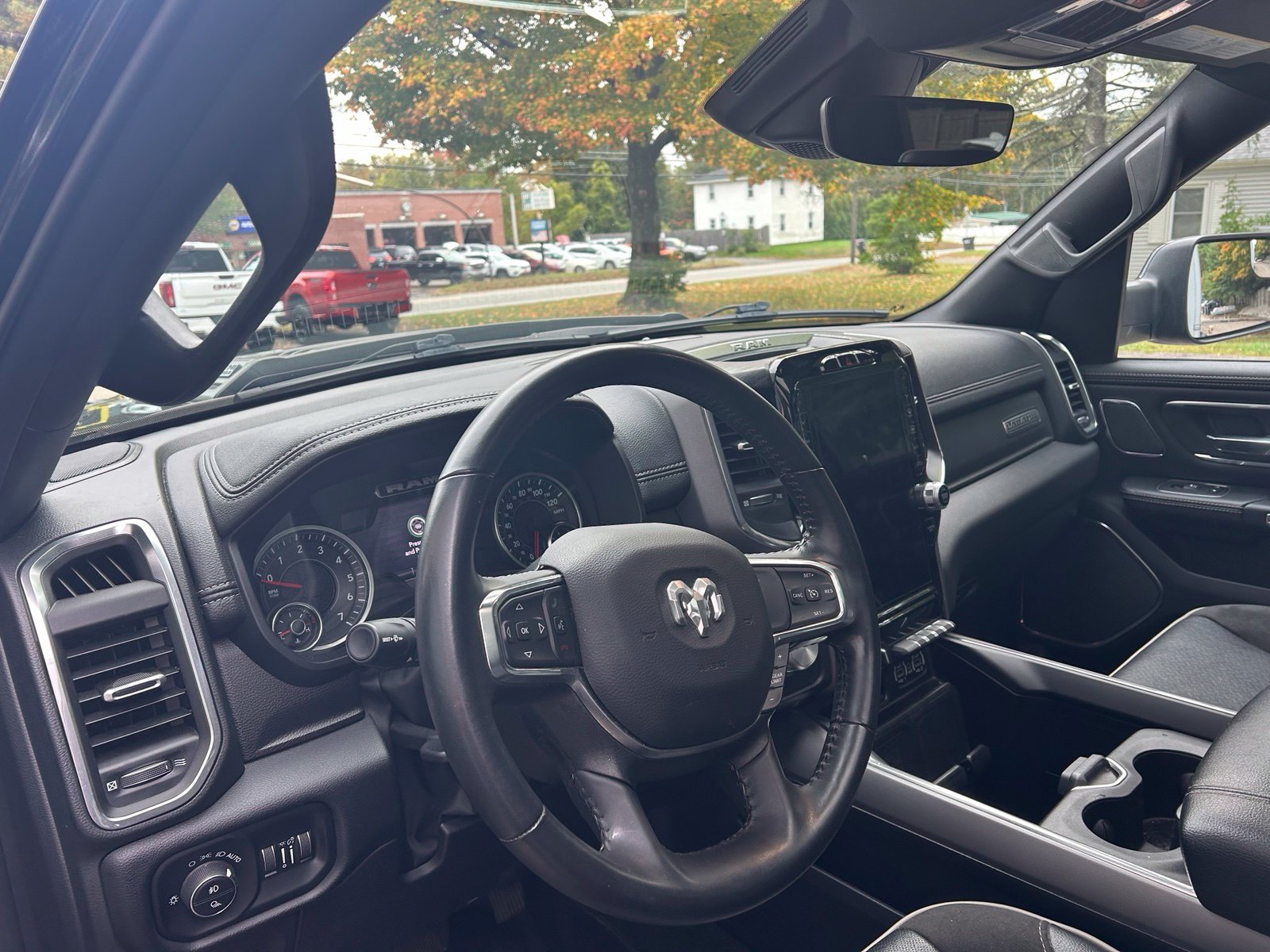 Used 2024 RAM 1500 Laramie AWD/4WD image 11