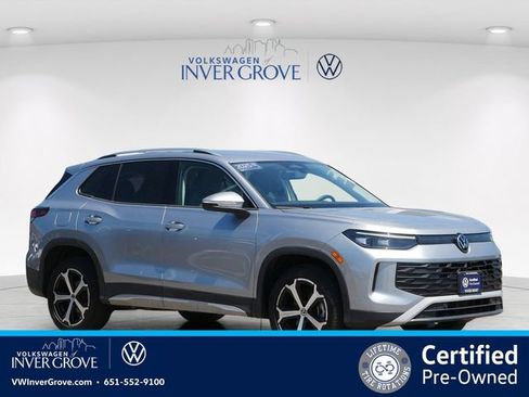 Certified 2025 Volkswagen Tiguan SE AWD/4WD image 1