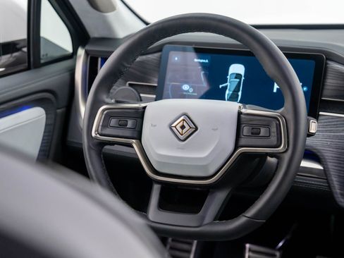 Used 2024 Rivian R1S Adventure image 10