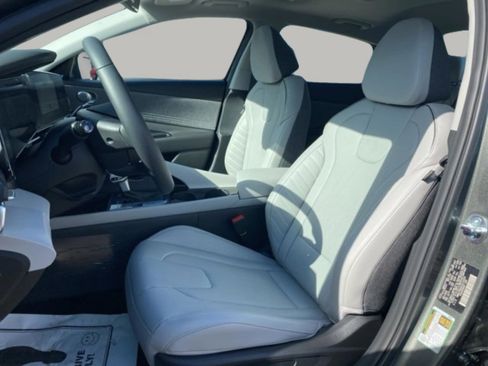 New 2026 Hyundai Elantra Limited FWD image 16
