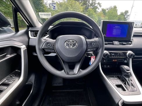 Used 2023 Toyota RAV4 LE AWD/4WD image 17