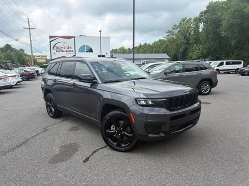 Used 2025 Jeep Grand Cherokee L Altitude RWD image 2
