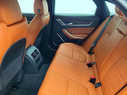 Used 2022 Jaguar XF R-Dynamic SE image 21