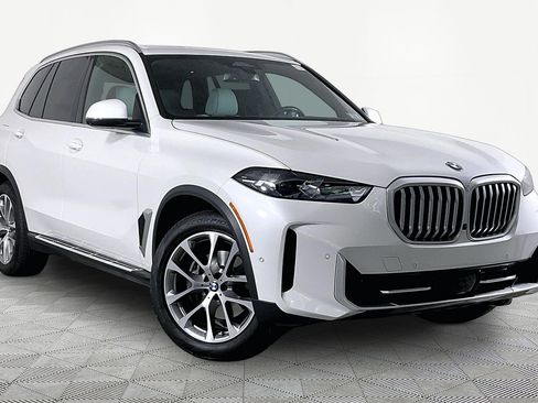 Certified 2024 BMW X5 xDrive40i w/ Parking Assistance Package AWD/4WD image 4