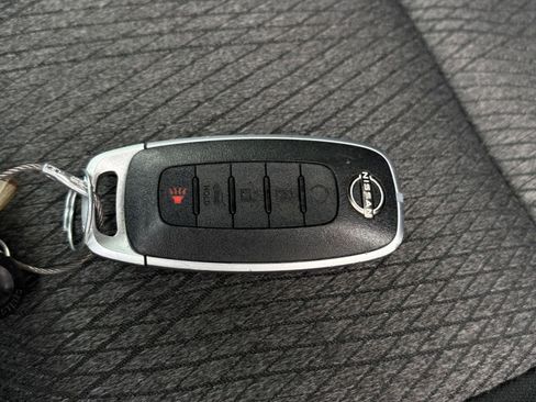 Used 2025 Nissan Rogue SV AWD/4WD image 26