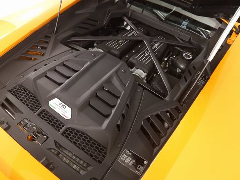 Used 2022 Lamborghini Huracan EVO image 24