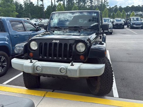 Used 2013 Jeep Wrangler Unlimited Sahara w/ Dual Top Group AWD/4WD image 3