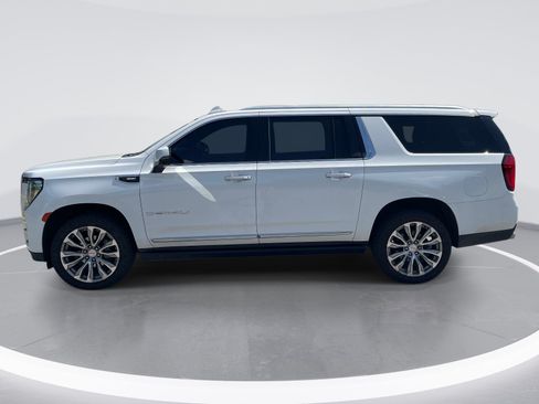 Used 2021 GMC Yukon XL Denali AWD/4WD image 6