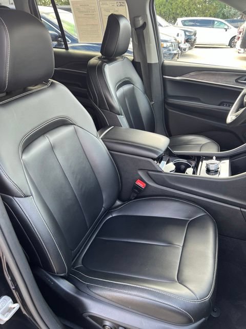Used 2023 Jeep Grand Cherokee Limited AWD/4WD image 17