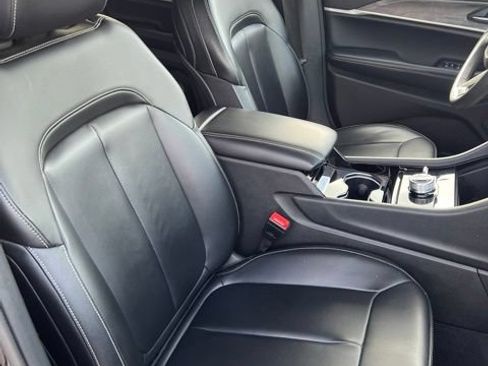 Used 2023 Jeep Grand Cherokee Limited AWD/4WD image 17