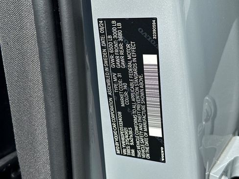 Certified 2025 Volvo XC90 T8 Plus w/ Protection Package Premier AWD/4WD image 37