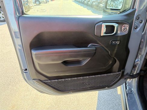 Used 2025 Jeep Wrangler Willys image 9