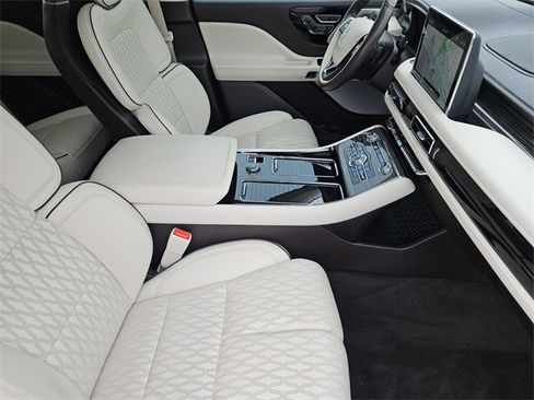 Certified 2023 Lincoln Aviator Black Label w/ Jet Package image 14