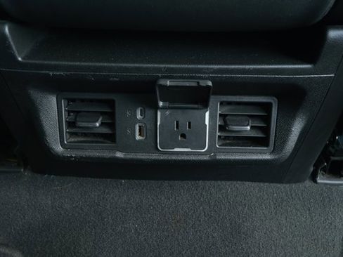 Used 2024 GMC Sierra 1500 SLT image 32