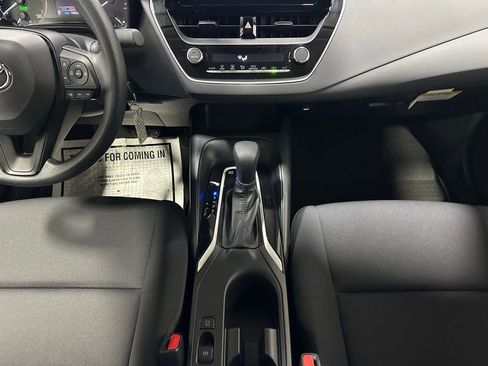 Used 2025 Toyota Corolla LE image 37