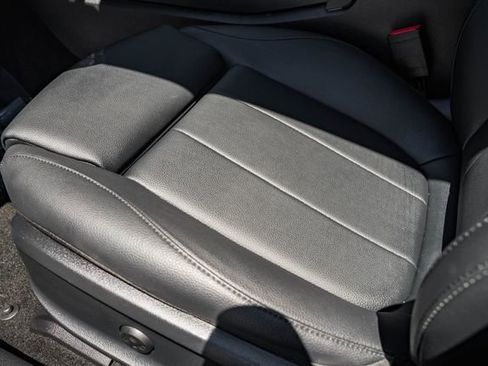 Used 2025 Mercedes-Benz CLA 250 4MATIC image 33