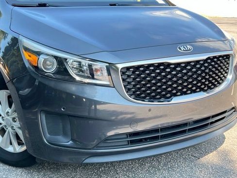 Used 2017 Kia Sedona LX w/ LX Essentials Premium Package FWD image 42