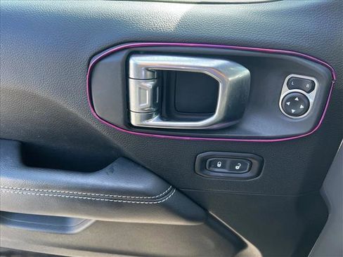 Used 2019 Jeep Wrangler Unlimited Sahara image 11