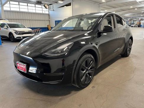 Used 2025 Tesla Model Y Long Range RWD image 7