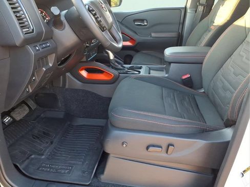 Used 2024 Nissan Frontier PRO-4X w/ Technology Package AWD/4WD image 19